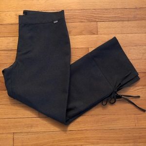 Guess cropped pants in grey size 27